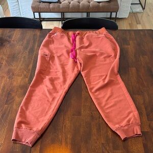 Figs terracotta Zamora scrub pants